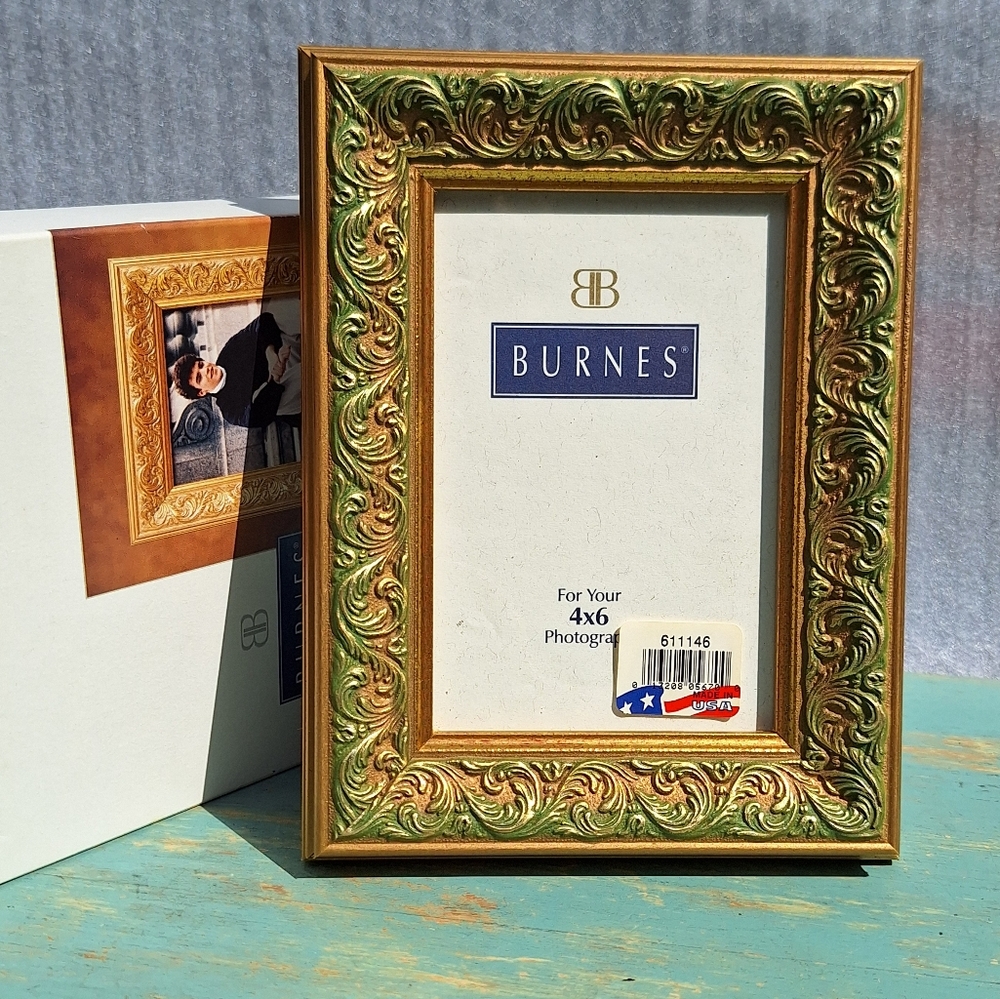 Gold Frame Vintage Kickstand 4x6 Photo Picture New in Box Patina